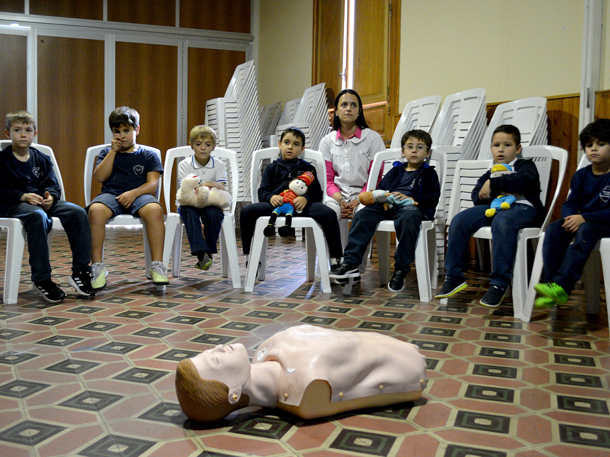 Taller de RCP en colegio Nuestra Señora del Huerto